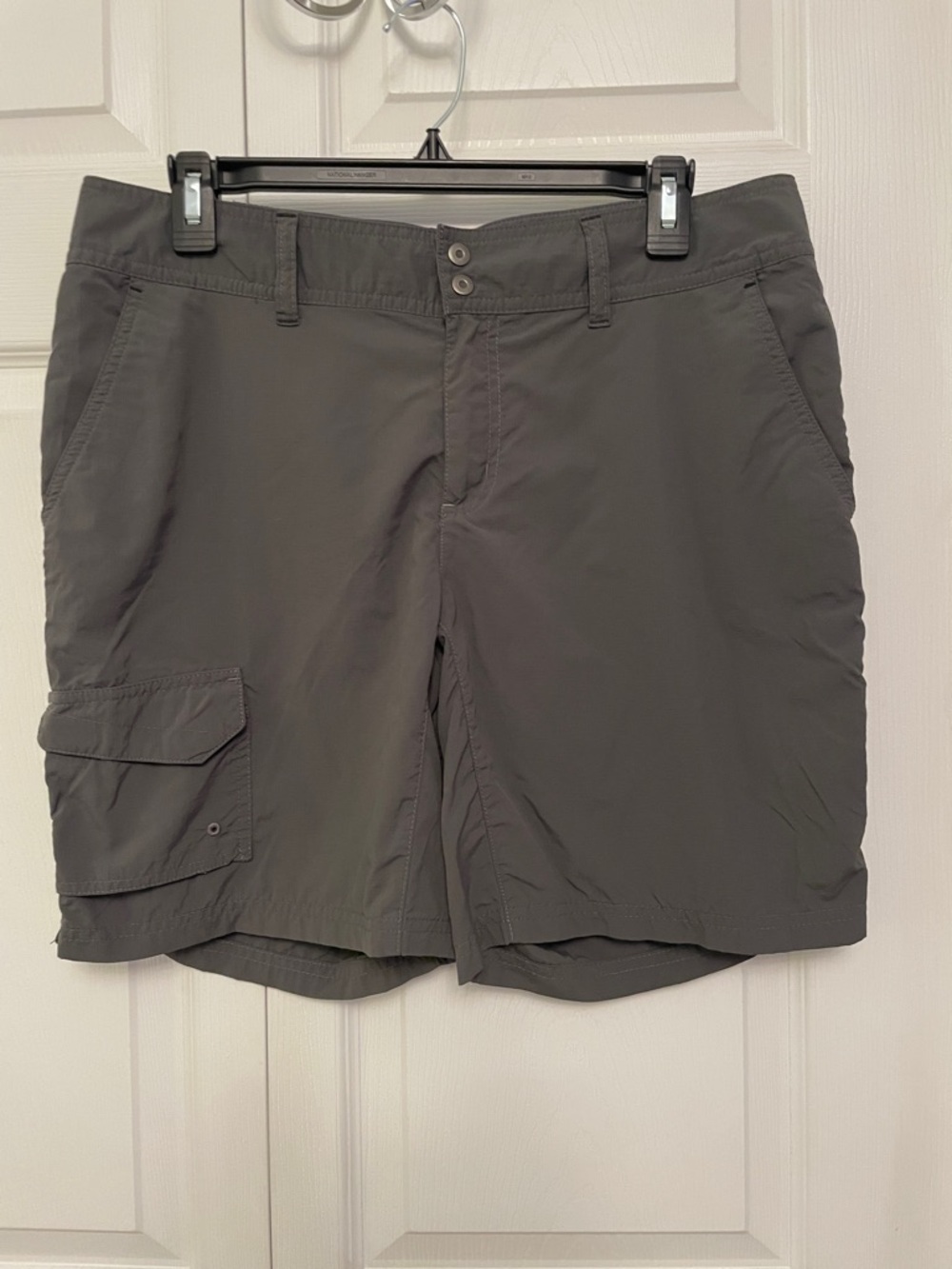 Columbia Women’s OMNI-Shade Hiking Outdoors Gray Shorts Great Condition Size 10